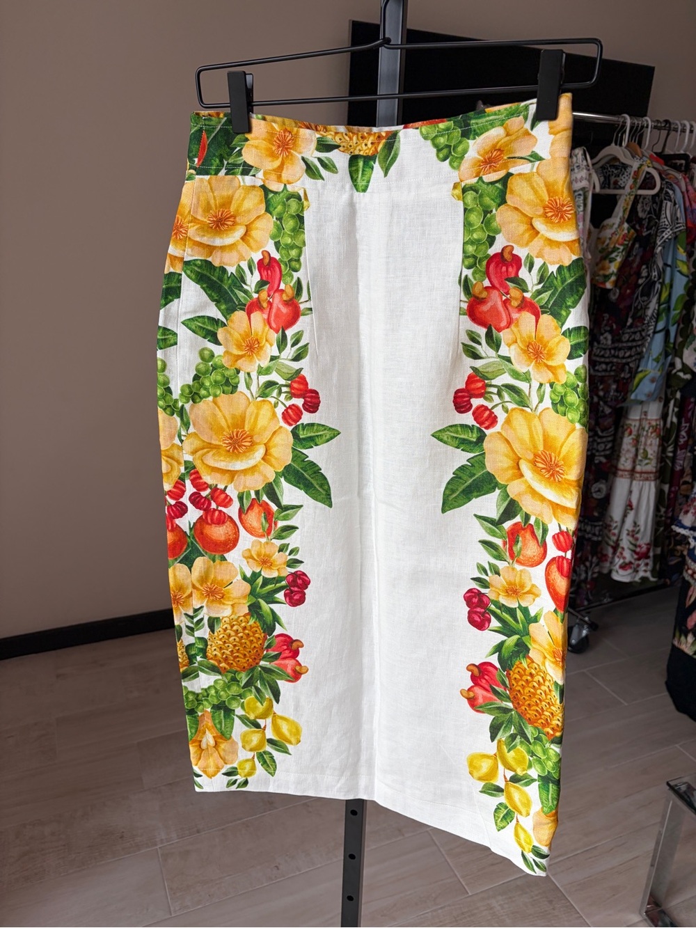 Farm Rio: PICNIC FLOWERS OFF - WHITE BUTTONNED MIDI SKIRT - Picture 4 of 10